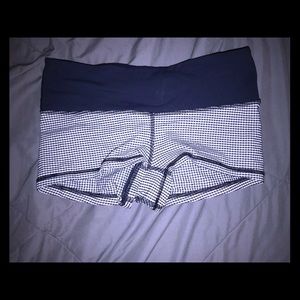 Lululemon short bike shorts size 6
